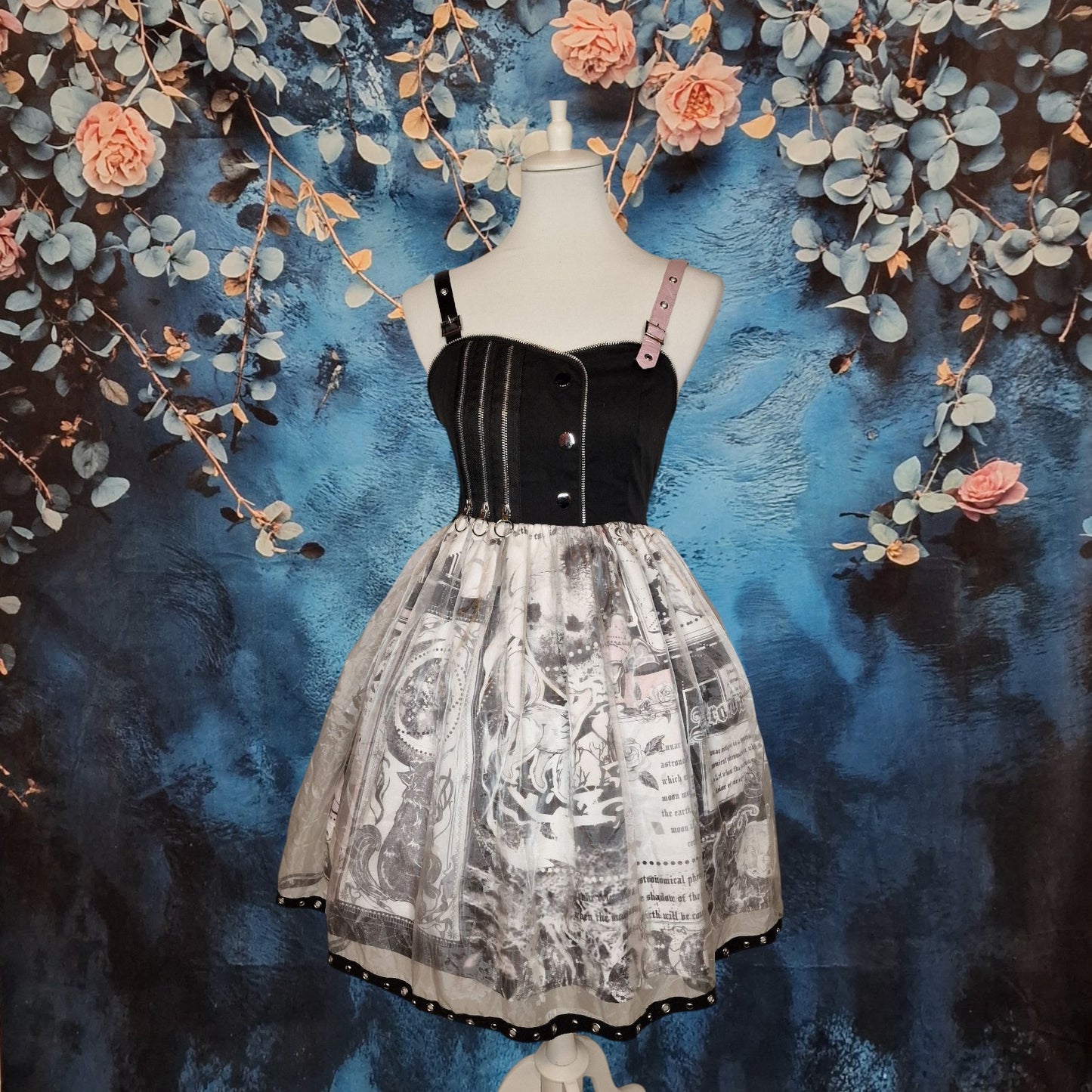 Gothic Lolita Kleid Streetwear schwarz-weiß Zeitungsmuster