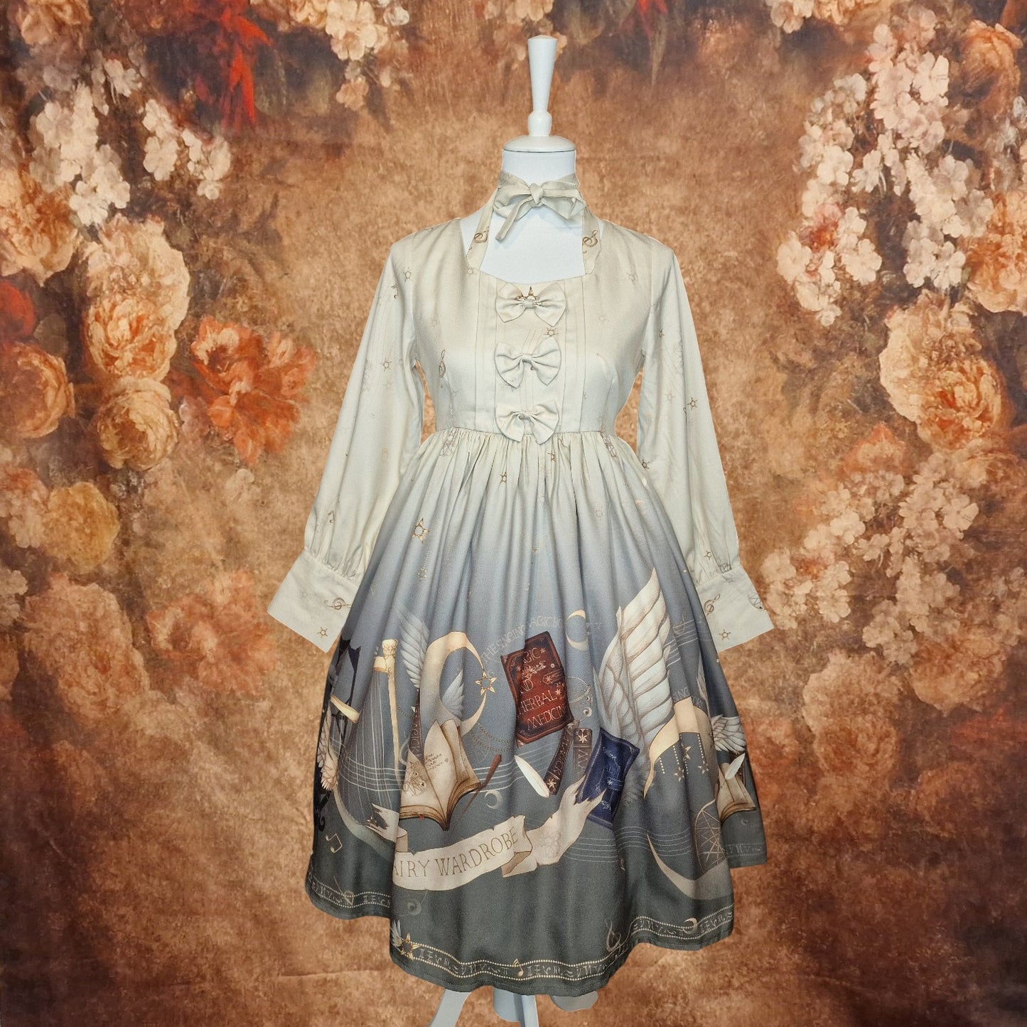 Neoclassical Lolita Kleid "The Singing of Magic Books" neu