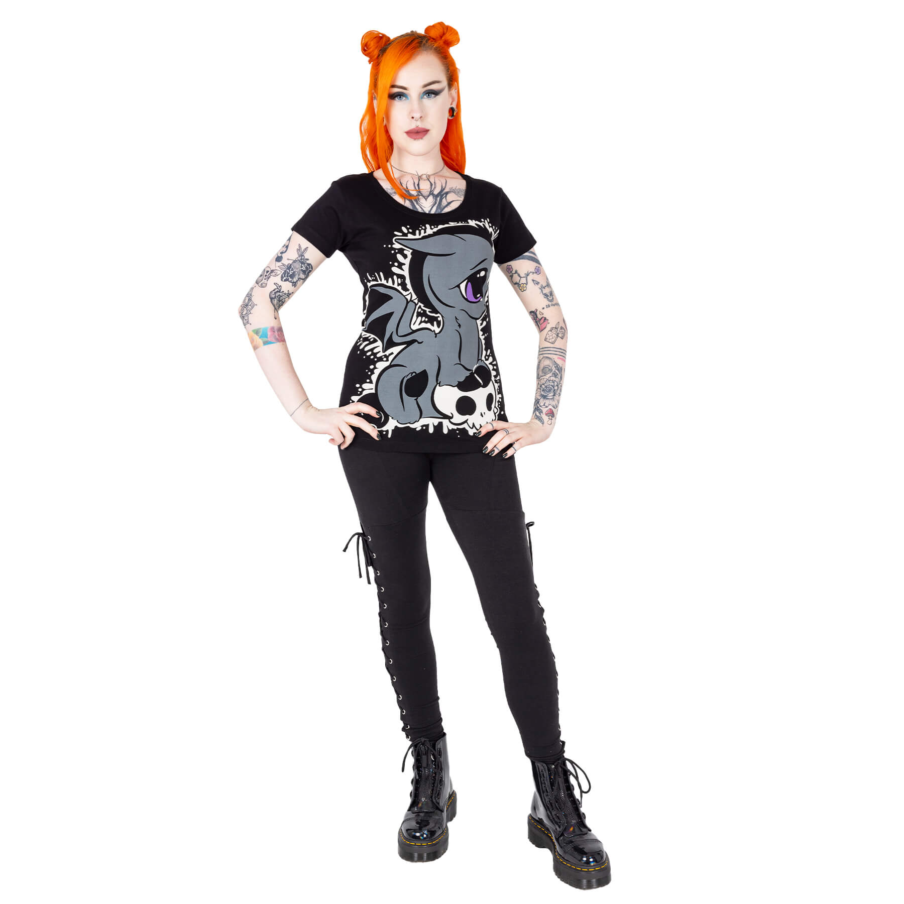 Unicorn Splatter T-Shirt – Model Ganzkörper seitlich